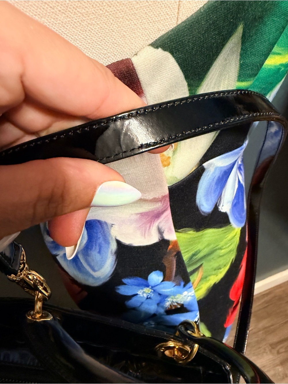 Lady Dior Medium Bag Black Patent Cannage Calfskin with Gold Hardware - Picture 10 of 16
